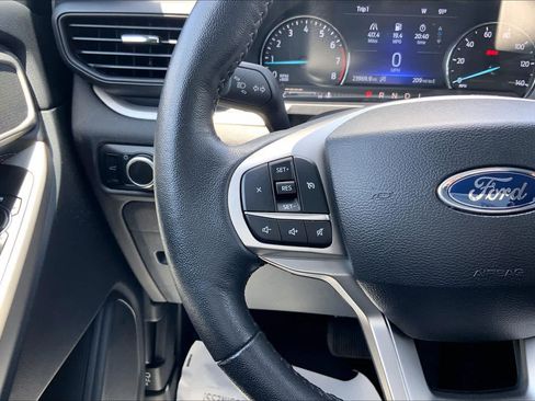 Certified 2024 Ford Explorer XLT RWD image 24