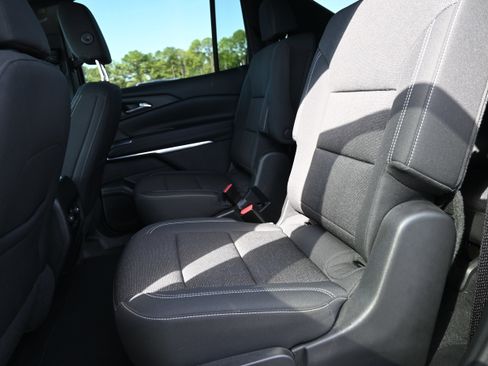 Used 2024 Chevrolet Traverse LT image 28