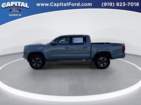 Used 2019 Toyota Tacoma TRD Sport image 5