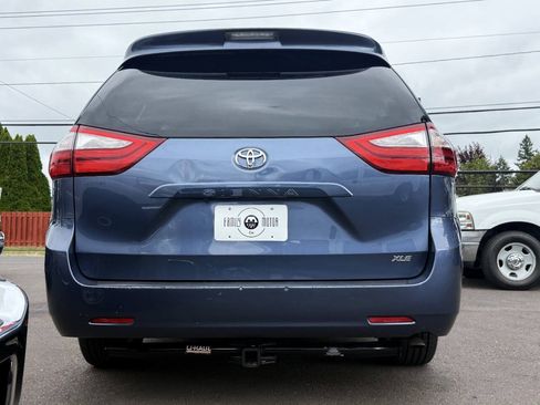 Used 2016 Toyota Sienna XLE FWD image 3
