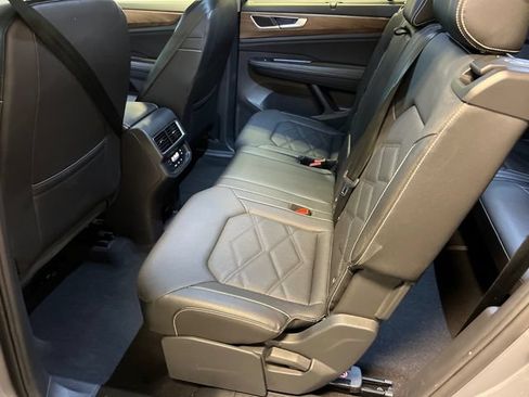 Certified 2025 Volkswagen Atlas SE AWD/4WD image 17