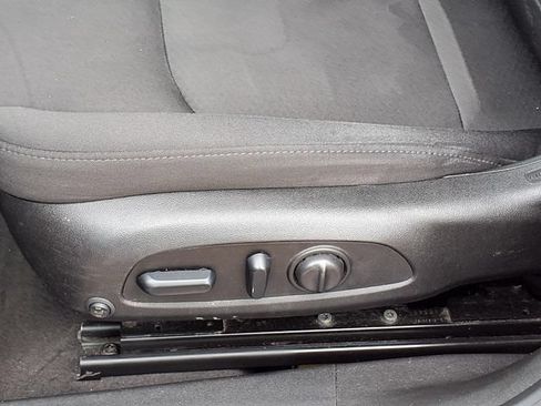 Used 2018 Chevrolet Malibu LT FWD image 4
