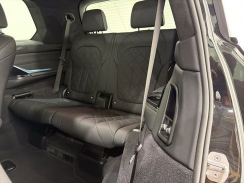Used 2025 BMW X7 xDrive40i w/ Executive Package image 19