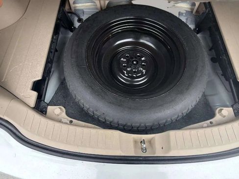 Used 2014 Toyota Venza XLE image 17