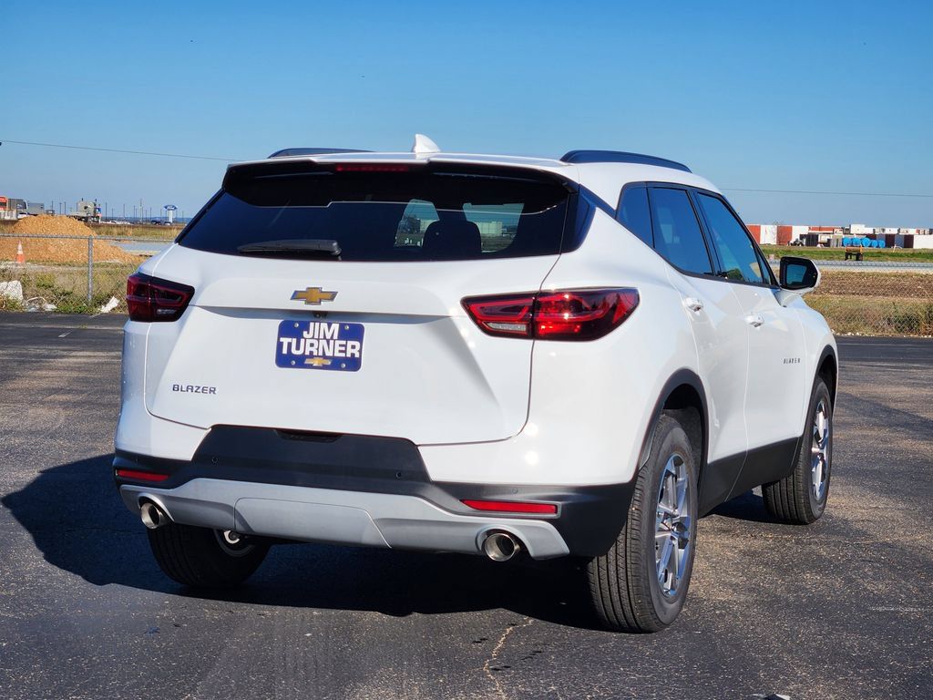New 2026 Chevrolet Blazer LT w/ Convenience Package FWD image 3
