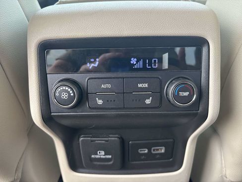 Used 2023 GMC Acadia Denali w/ Denali Ultimate Package AWD/4WD image 23