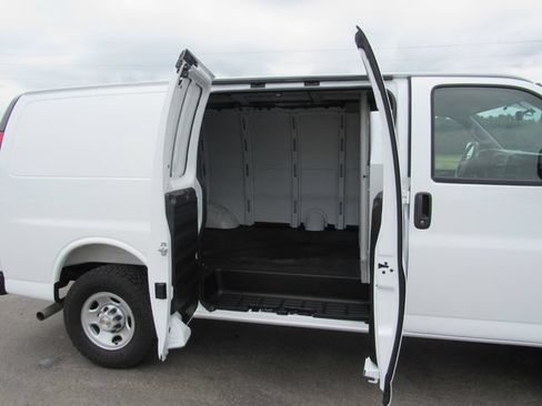 Used 2025 Chevrolet Express 2500 w/ Driver Convenience Package RWD image 23