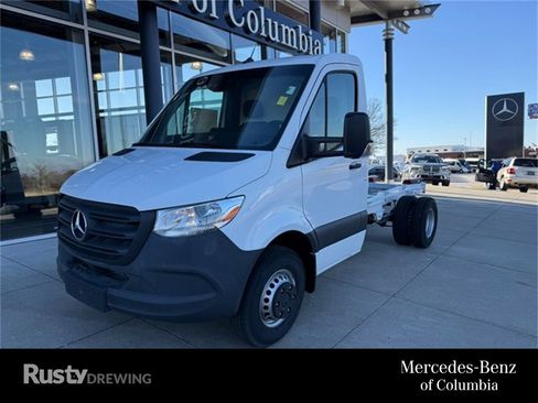 Used 2024 Mercedes-Benz Sprinter 4500 image 1