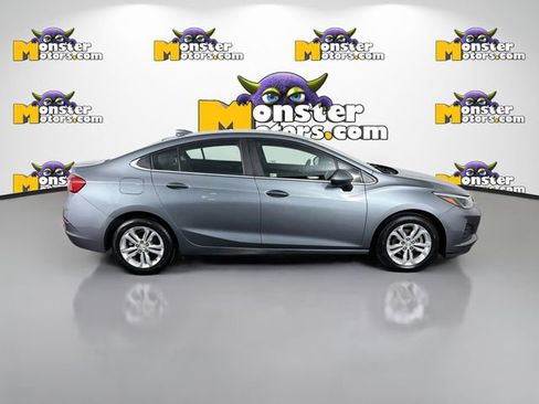Used 2019 Chevrolet Cruze LT FWD image 4