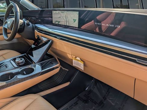 New 2026 Cadillac Escalade IQ Luxury 2 image 22