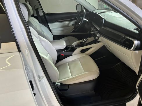 Used 2024 Kia Telluride S AWD/4WD image 19