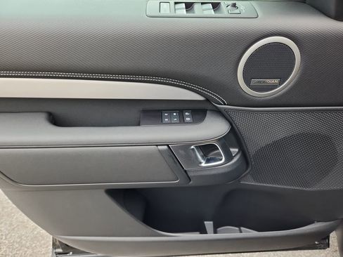 New 2026 Land Rover Discovery Limited Edition image 24