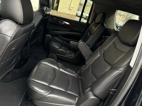 Used 2018 Cadillac Escalade ESV Premium Luxury AWD/4WD image 9