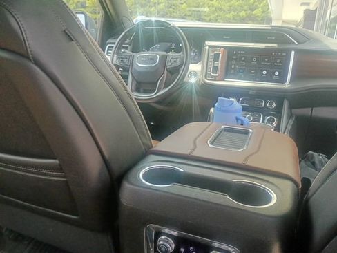 Used 2023 GMC Yukon Denali Ultimate AWD/4WD image 34
