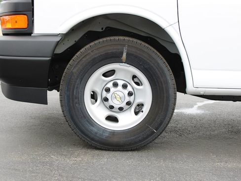 Used 2025 Chevrolet Express 3500 Extended w/ Driver Convenience Package RWD image 37
