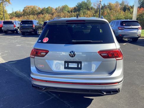 Used 2022 Volkswagen Tiguan SE R-Line image 3