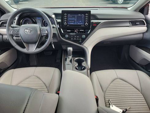 Used 2021 Toyota Camry SE image 18