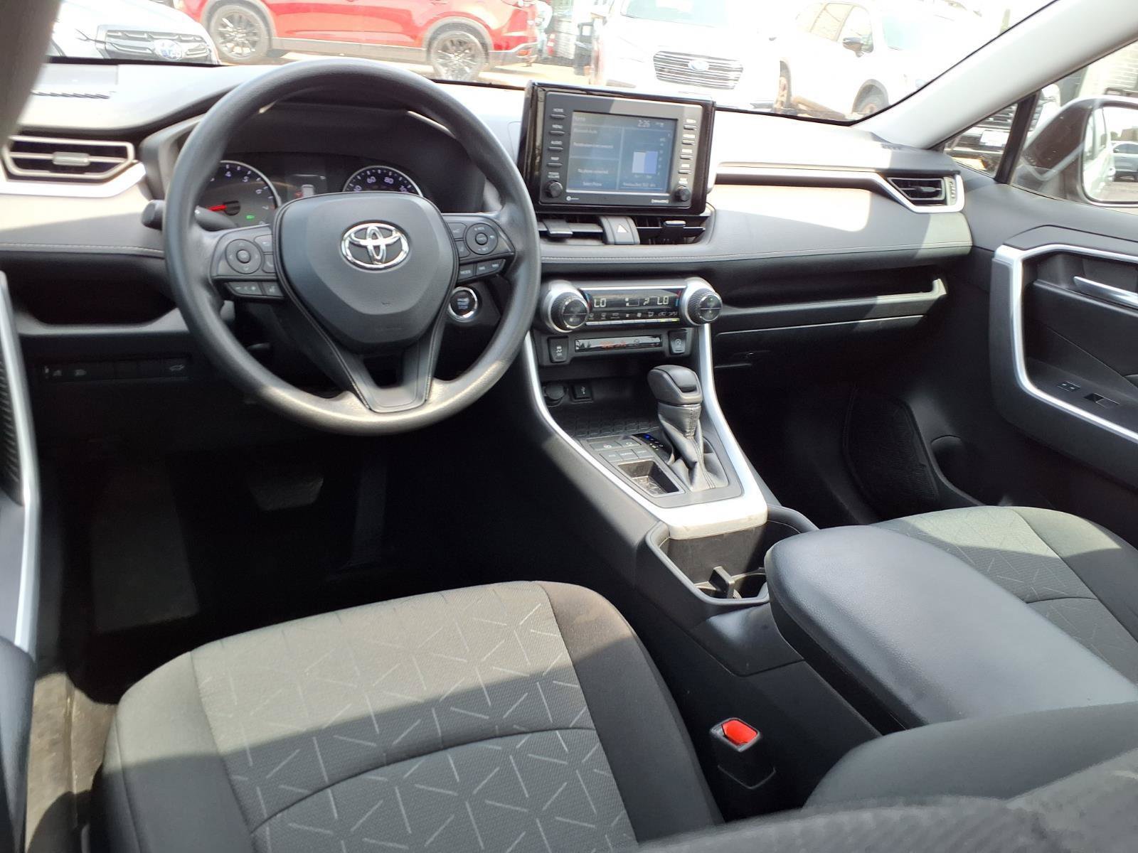 Used 2022 Toyota RAV4 XLE w/ Convenience Package FWD image 5