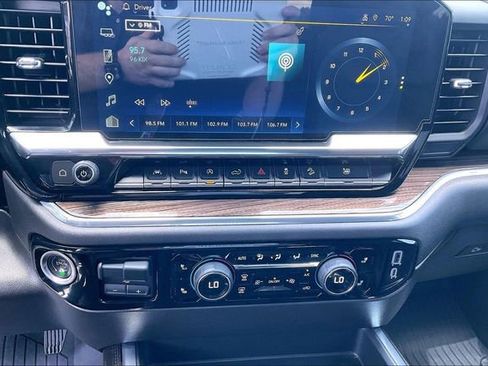 Used 2024 Chevrolet Silverado 1500 LT Trail Boss w/ LT Trail Boss Premium Package image 32