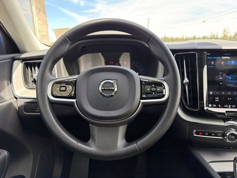 Used 2025 Volvo XC60 B5 Plus AWD/4WD image 11