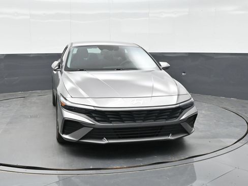 Used 2024 Hyundai Elantra SEL FWD image 15