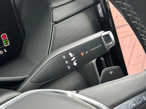 Used 2025 GMC Acadia Elevation image 34