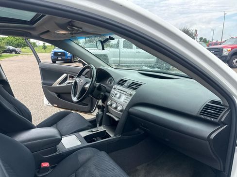 Used 2011 Toyota Camry SE w/ SE Extra-Value Pkg #1 FWD image 15