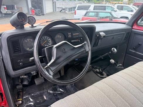 Used 1992 Dodge D/W Truck 250 AWD/4WD image 16