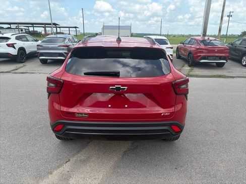 New 2026 Chevrolet Trax RS w/ Sunroof Package FWD image 5