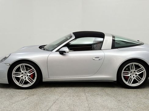 Used 2015 Porsche 911 Targa 4S image 2