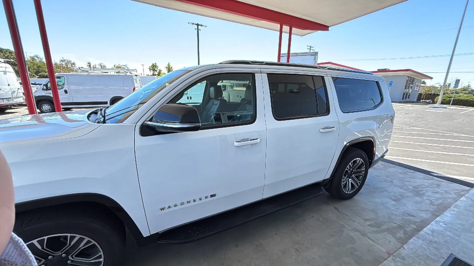 Used 2024 Jeep Wagoneer L Series II w/ Flexible Seating Group RWD image 3