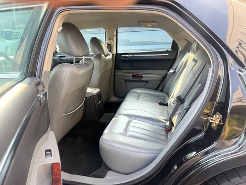 Used 2005 Chrysler 300 C w/ Cold Weather Group RWD image 26