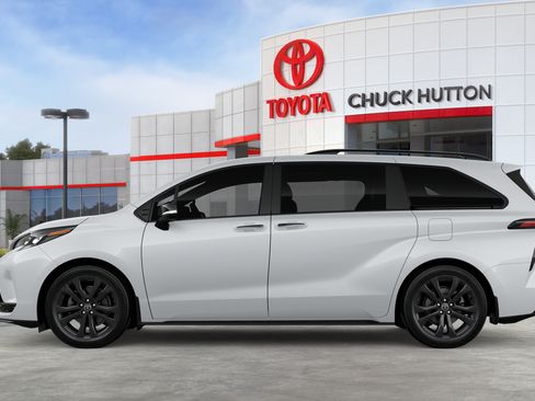 Used 2026 Toyota Sienna XSE FWD image 40