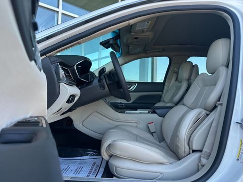 Used 2017 Lincoln Continental Reserve w/ Luxury Package image 11