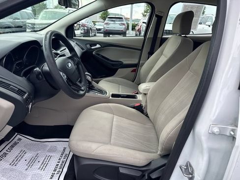 Used 2017 Ford Focus SE w/ Interior Protection Package FWD image 9