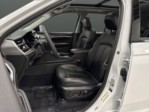 Used 2023 Jeep Grand Cherokee 4WD 4xe w/ Luxury Tech Group II image 4