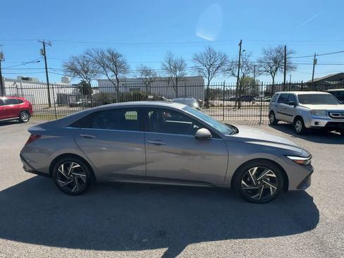 Used 2024 Hyundai Elantra Limited image 9