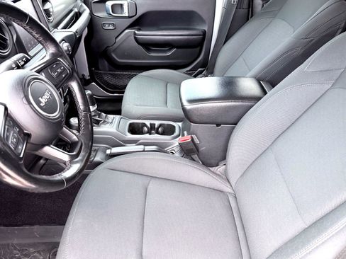 Used 2021 Jeep Gladiator Sport AWD/4WD image 11