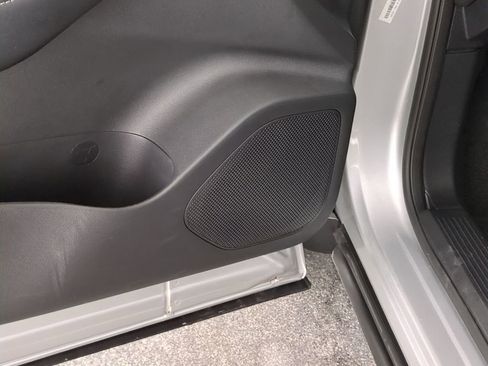 Used 2025 Nissan Rogue SV image 29