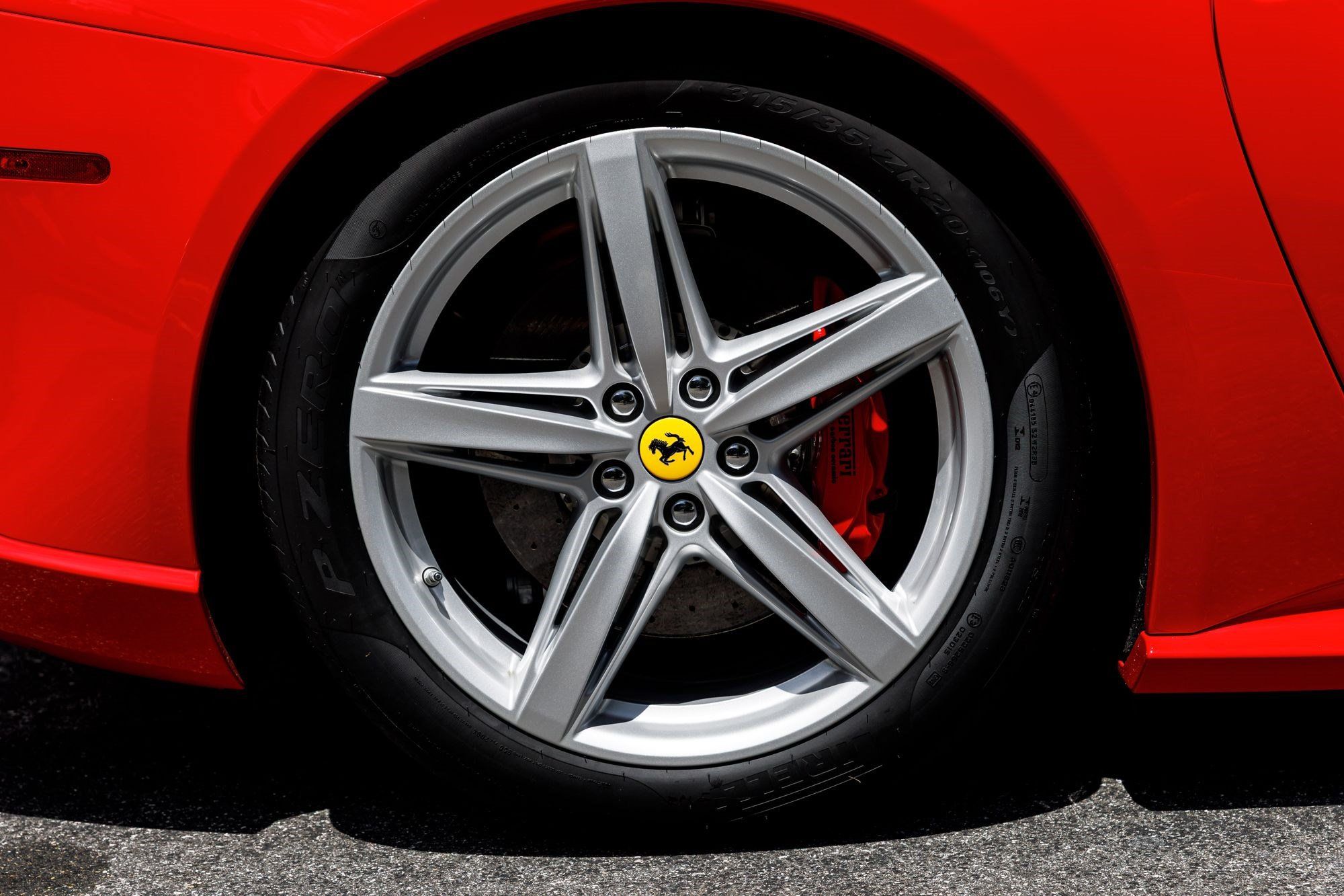 Used 2016 Ferrari F12 Berlinetta RWD image 39