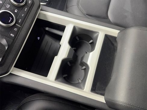 Used 2025 Land Rover Defender 110 S image 67