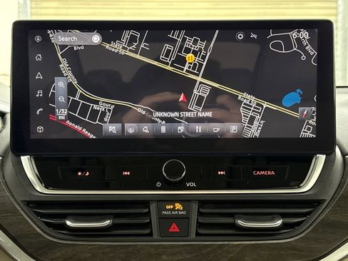 Used 2024 Nissan Altima 2.5 SV w/ SV Premium Package image 15