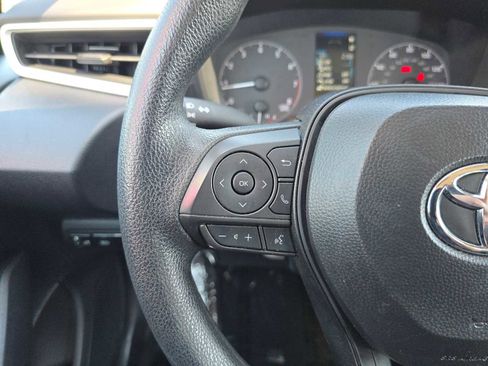 Certified 2025 Toyota Corolla LE FWD image 31