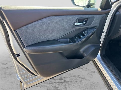 Used 2022 Nissan Rogue SV image 16