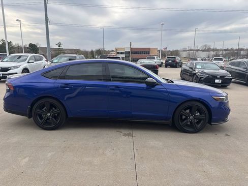 Used 2023 Honda Accord Sport image 4