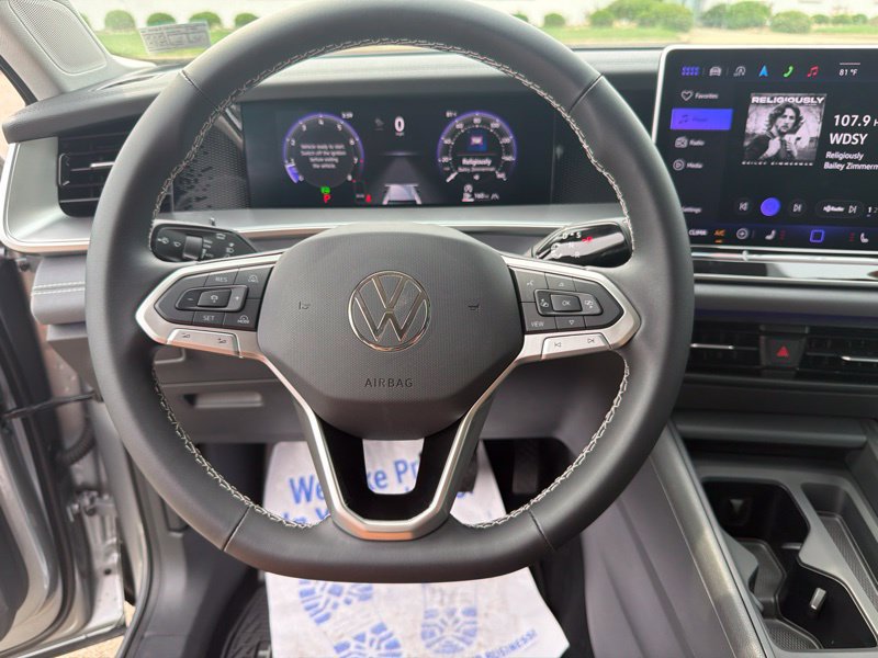 Used 2025 Volkswagen Tiguan SE AWD/4WD image 27