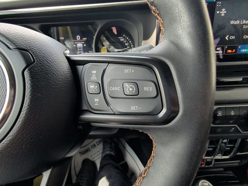 Used 2024 Jeep Wrangler Unlimited AWD/4WD image 15