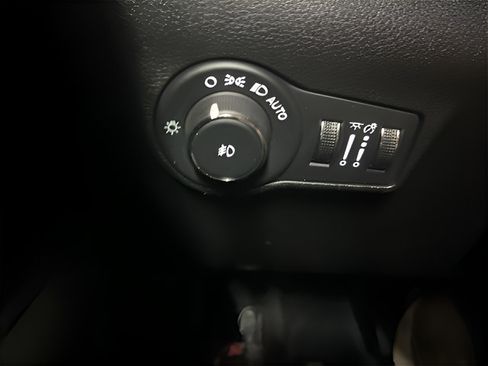 Used 2022 Jeep Compass Trailhawk w/ Trailhawk Convenience Group AWD/4WD image 20