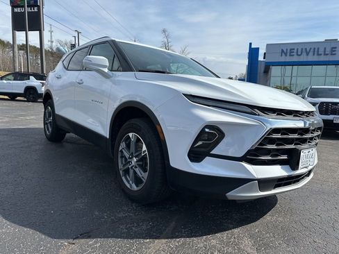 Used 2023 Chevrolet Blazer LT image 2