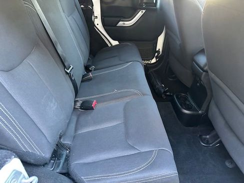 Used 2016 Jeep Wrangler Unlimited Rubicon w/ Connectivity Group image 18